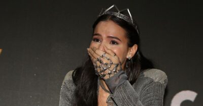 Atriz atua em Deus Salve o Rei (Foto: Reprodução)