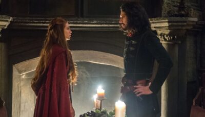 Amália (Marina Ruy Barbosa) e Afonso (Romulo Estrela) em cena de Deus Salve o Rei
(Foto: Globo/Raquel Cunha)