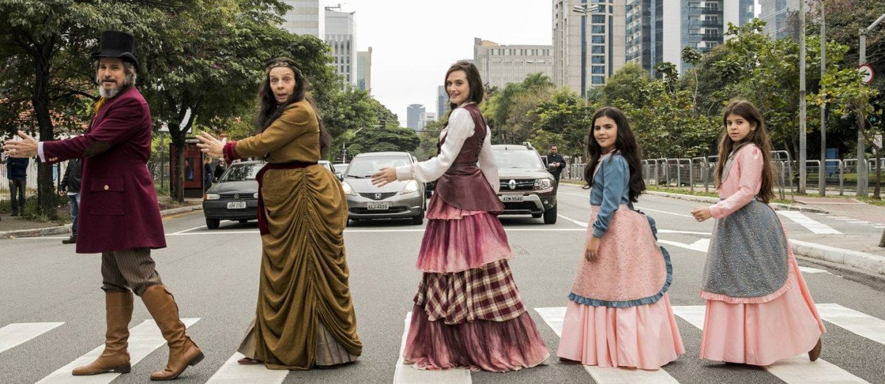 Parte do elenco da novela O Tempo Não Para (Foto: Reprodução)