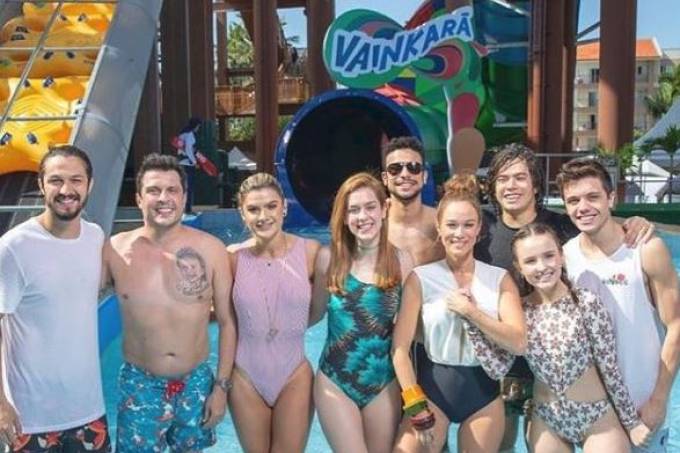 Famosos, incluindo Larissa Manoela e Sophia Abrahão na atração (Instagram/Reprodução)