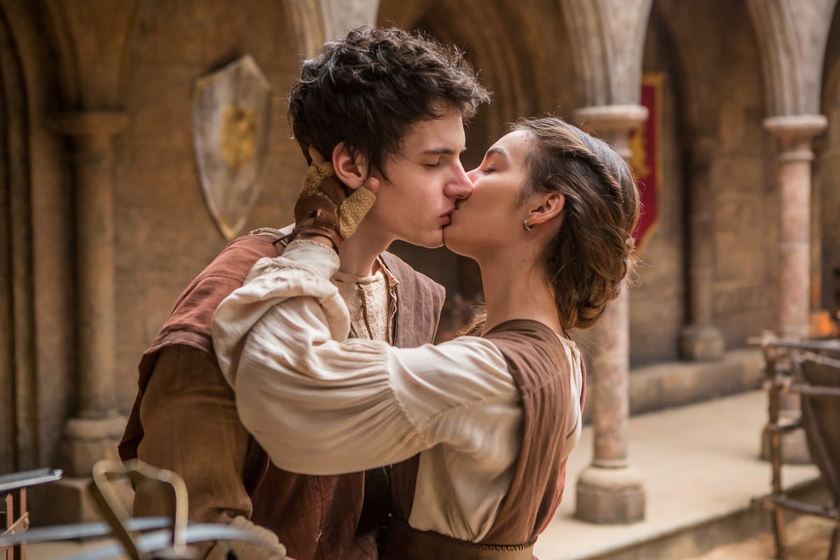 Selena e Ulisses em Deus Salve o Rei (Foto: Artur Meninea/ Globo/ Divulgação)