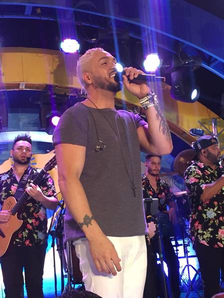 Belo volta a ficar loiro em show no Rio (Foto: Divulgação)