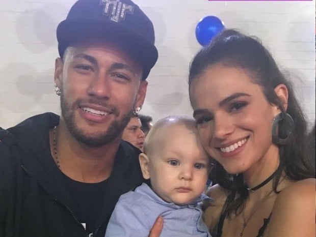 Casal posou com um bebezinho (Foto: Reprodução/Instagram)