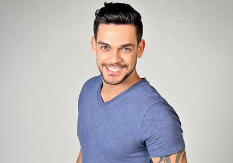 O ator Caíque Aguiar. (Foto: Reprodução/Instagram)