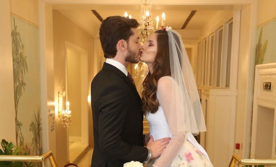 Casamento teve direito a beijo dos globais (Foto: Reprodução)