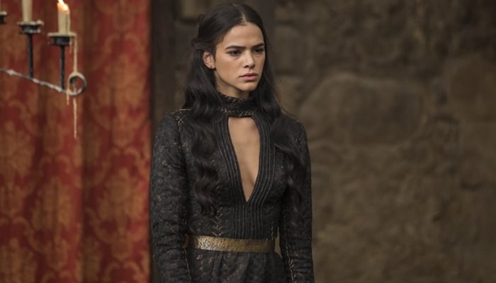 Catarina (Bruna Marquezine) em cena de Deus Salve o Rei (Foto: Artur Meninea/Globo)