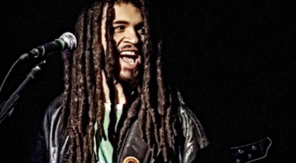 Chico Brown, filho de Carlinhos Brown e neto de Chico Buarque (Foto: Divulgação)