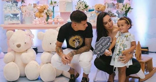 Coutinho e sua família (Foto: Reprodução/Instagram)