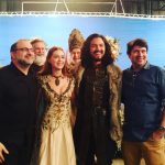 Fabrício Mamberti, Daniel Adjafre, Marina Ruy Barbosa e Romulo Estrela nos bastidores de Deus Salve o Rei (Foto: Reprodução)