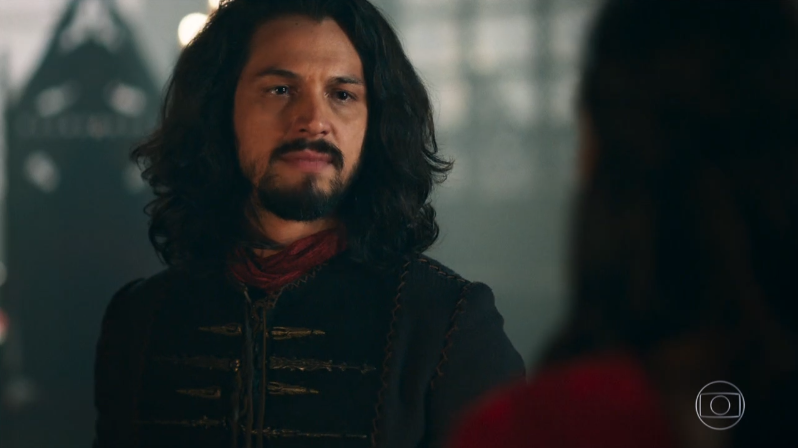 Afonso (Romulo Estrela) em cena de Deus Salve o Rei (Foto: Reprodução/Globo)
