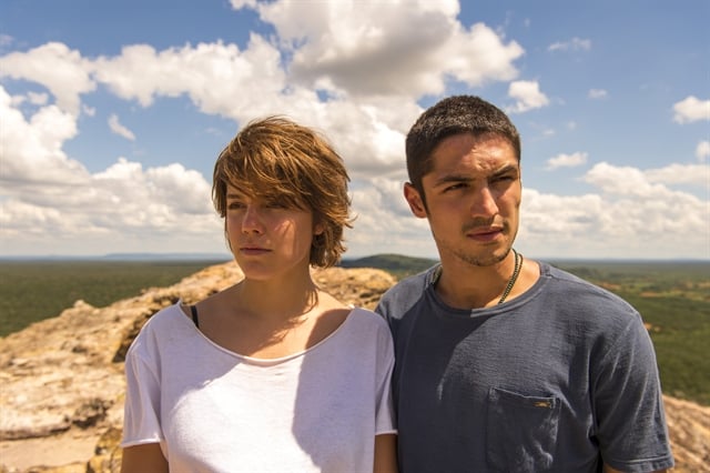 Maria (Alice Wegmann) e Hermano (Gabriel Leone) em Onde Nascem os Fortes (Foto: Globo/Estevam Avellar)