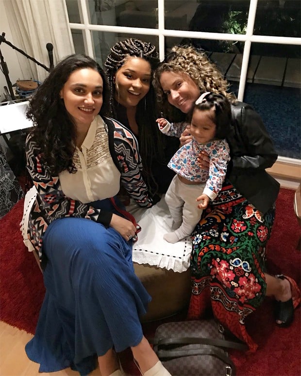 Débora Nascimento com Juliana Alves, a filha Yolanda, e Maíra Charken (Foto: Reprodução/Instagram)