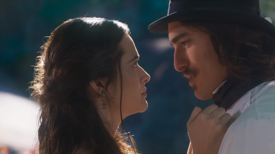 Marocas (Juliana Paiva) e Bento (Bruno Montaleone) em O Tempo Não Para (Foto: Reprodução/Globo)