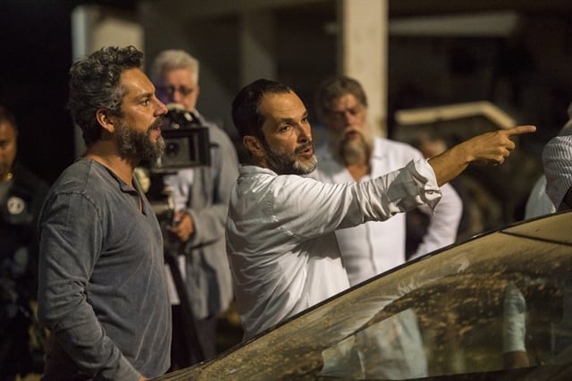 Alexandre Nero e Fabio Assunção são dirigidos por José Luiz Villamarim em cena do último capítulo (Foto: Globo/Estevam Avellar)