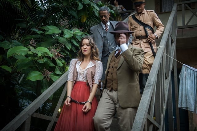 Elisabeta (Nathalia Dill) na cena em que é presa em Orgulho e Paixão (Foto: Globo/Raquel Cunha)