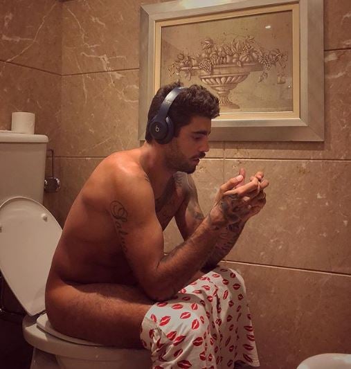 Pedro Scooby posta foto no banheiro (Foto: Reprodução/Instagram)