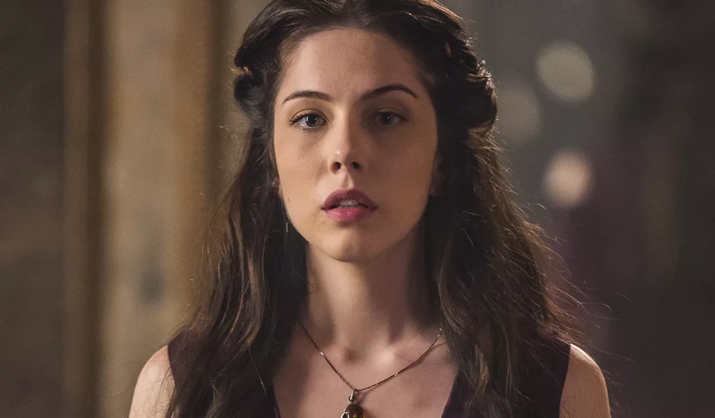 Bia Arantes está no ar em Deus Salve o Rei. (Foto: Divulgação/TV Globo)