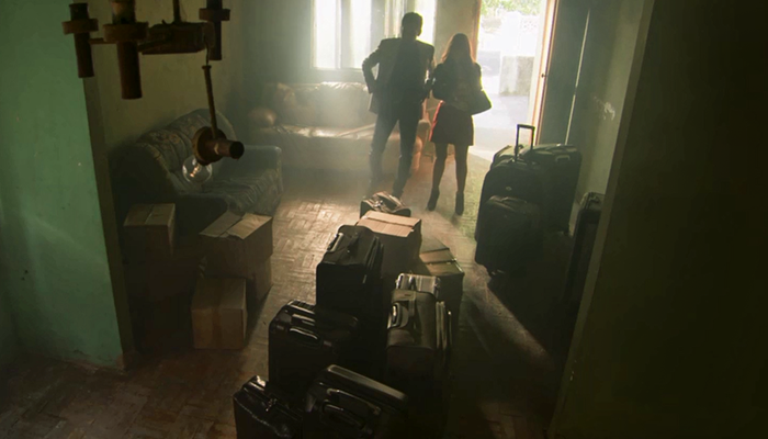 Roberval (Fabrício Boliveira) e Rochelle (Giovanna Lancellotti) em cena de Segundo Sol (Foto: Divulgação/Globo)