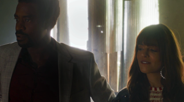 Roberval (Fabrício Boliveira) e Rochelle (Giovanna Lancellotti) em cena de Segundo Sol (Foto: Divulgação/Globo)