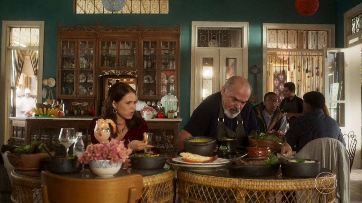 Rosa (Letícia Colin) e Agenor (Roberto Bonfim) em Segundo Sol, novela da Globo (Foto: Reprodução)