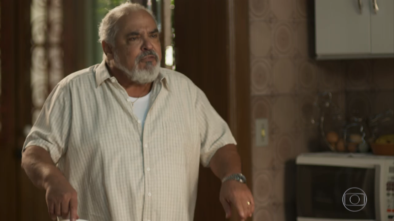 Agenor (Roberto Bonfim) em cena de Segundo Sol (Foto: Reprodução/Globo)