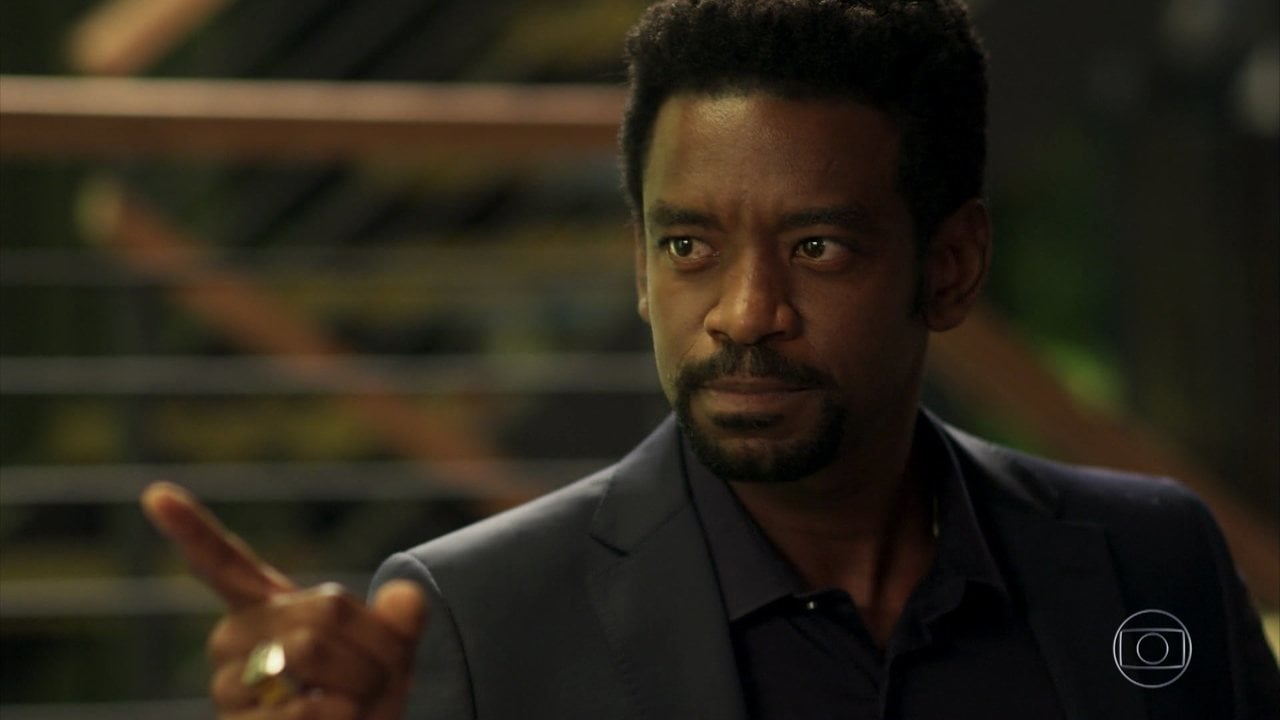 Roberval (Fabrício Boliveira) em cena de Segundo Sol (Foto: Reprodução/Globo)