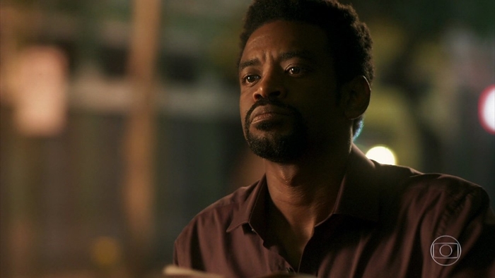 Roberval (Fabrício Boliveira) em cena de Segundo Sol (Foto: Reprodução/Globo)