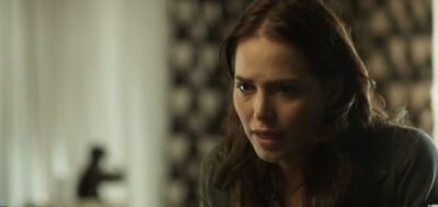 Rosa (Letícia Colin) descobre gravidez (Foto: Reprodução)