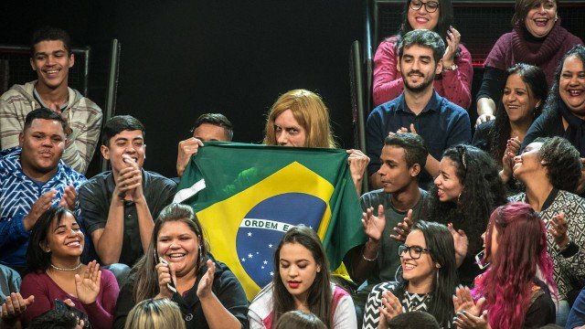 Marco Luque como torcedor russo da Copa do Mundo no Altas Horas (Foto: Fabio Rocha/ Globo/ Divulgação)
