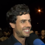 Xandinho roubou a cena em entrevista. (Foto: Reprodução)
