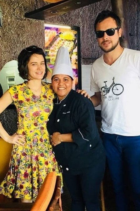Bianca Bin e Sergio Guizé em restaurante (Foto: Reprodução)
