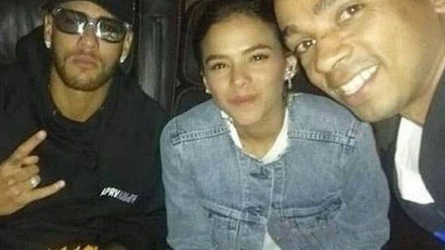 Bruna Marquezine, Neymar e um fã (Foto: Reprodução/Instagram)