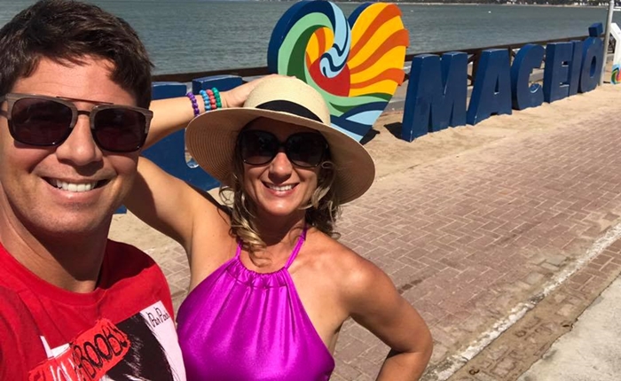 Ator e apresentador Mário Frias ao lado da esposa, Juliana Frias, no Tô de Férias (Foto: Reprodução)