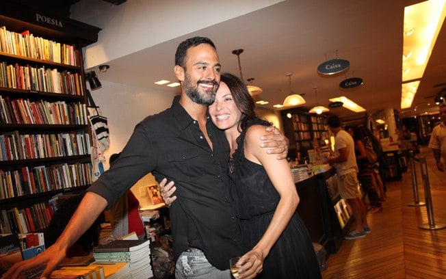 Marcelo Marins e Carolina Ferraz (Foto: Divulgação)