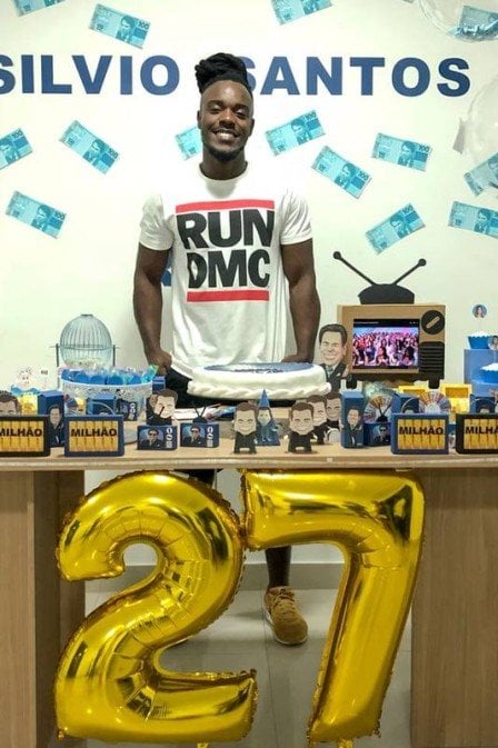 Robson Lins, atualmente em Segundo Sol, ganhou uma festa com tema Silvio Santos (Foto: Reprodução)
