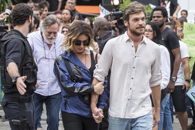 Luzia (Giovanna Antonelli) e Beto (Emilio Dantas) em cena de Segundo Sol (Foto: Artur Meninea/Globo)