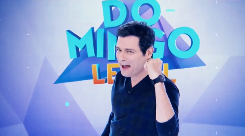 Celso Portiolli no comando do Domingo Legal (Foto: Reprodução)