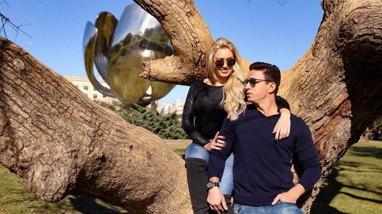 Ex-BBB Jéssica e o namorado, o DJ Flávio Ribeiro, na Argentina (Foto: Reprodução)