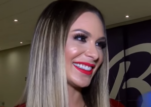 Fernanda Lacerda, a Mendigata do Pânico revela se estará em A Fazenda. (Foto: Reprodução)