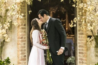 Elisabeta (Nathalia Dill) e Darcy (Thiago Lacerda) no casamento em Orgulho e Paixão
(Foto: Globo/João Miguel Júnior)