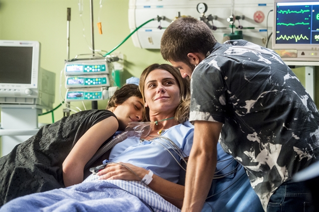 Manu (Luisa Arraes), Luzia (Giovanna Antonelli) e Ícaro (Chay Suede) (Foto: Globo/Estevam Avellar)