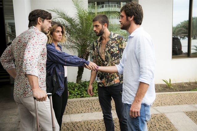 Luzia (Giovanna Antonelli) aceita ir com Beto (Emilio Dantas) em Segundo Sol (Foto: Globo/João Miguel Júnior)
