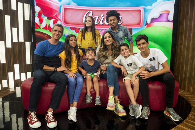 Márcio Garcia com a mulher e os filhos no Tamanho Família (Foto: Globo/Raquel Cunha)