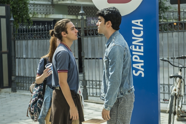 Tito (Tom Karabachian) e Hugo (Leonardo Bittencourt) em cena de Malhação (Foto: Globo/Raquel Cunha)