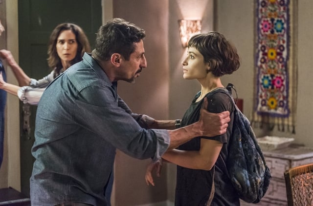 Juarez (Tuca Andrada) e Manu (Luisa Arraes) em cena de Segundo Sol (Foto: Globo/Paulo Belote)
