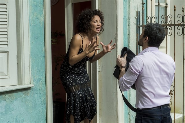 Cacau (Fabiula Nascimento) e Edgar (Caco Ciocler) (Fabricio Boliveira) em cena de Segundo Sol (Foto: Globo/Raquel Cunha)