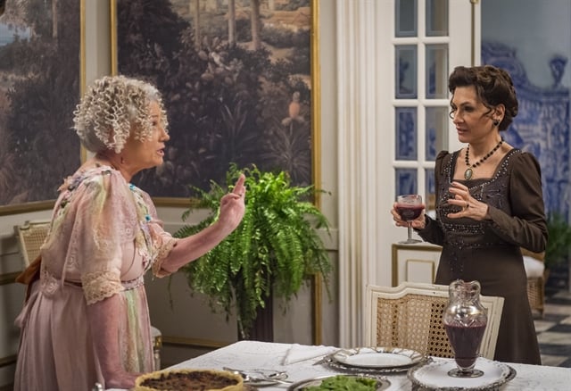 Ofélia (Vera Holtz) e Lady Margareth (Natalia do Vale) em cena de Orgulho e Paixão (Foto: Globo/Paulo Belote)
