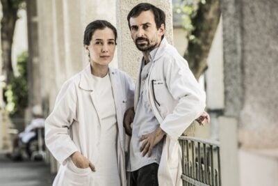 Carolina (Marjorie Estiano) e Evandro (Julio Andrade) em cena de Sob Pressão
(Foto: Globo/João Miguel Júnior)