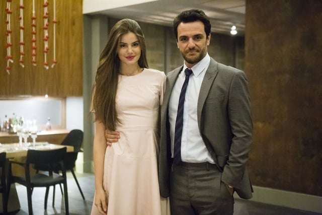 Angel (Camila Queiroz) e Alex (Rodrigo Lombardi) em Verdades Secretas (Foto: Globo/Tata Barreto)
