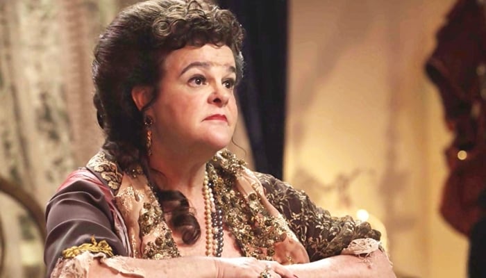 Madame Ivete (Mônica Corazza) em cena de Orgulho e Paixão (Foto: Divulgação/Globo)